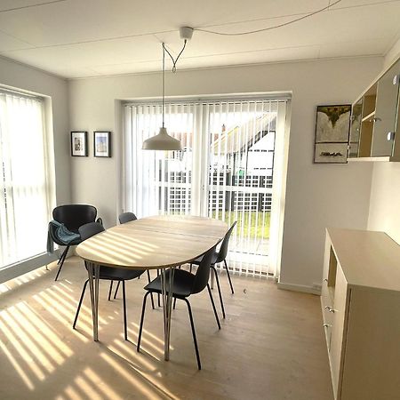 Byhus Centralt Pa Laeso Vesterø Havn Buitenkant foto